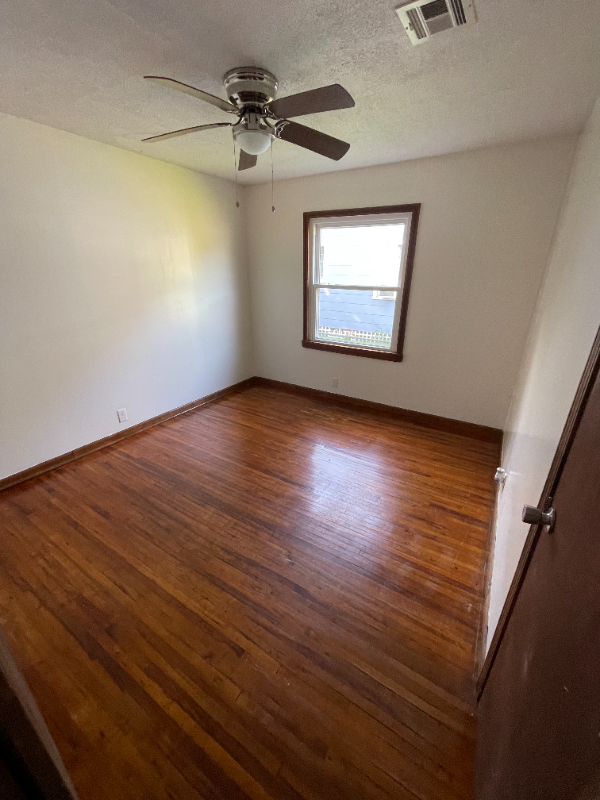 504 Kirk St - Photo 7 of 8