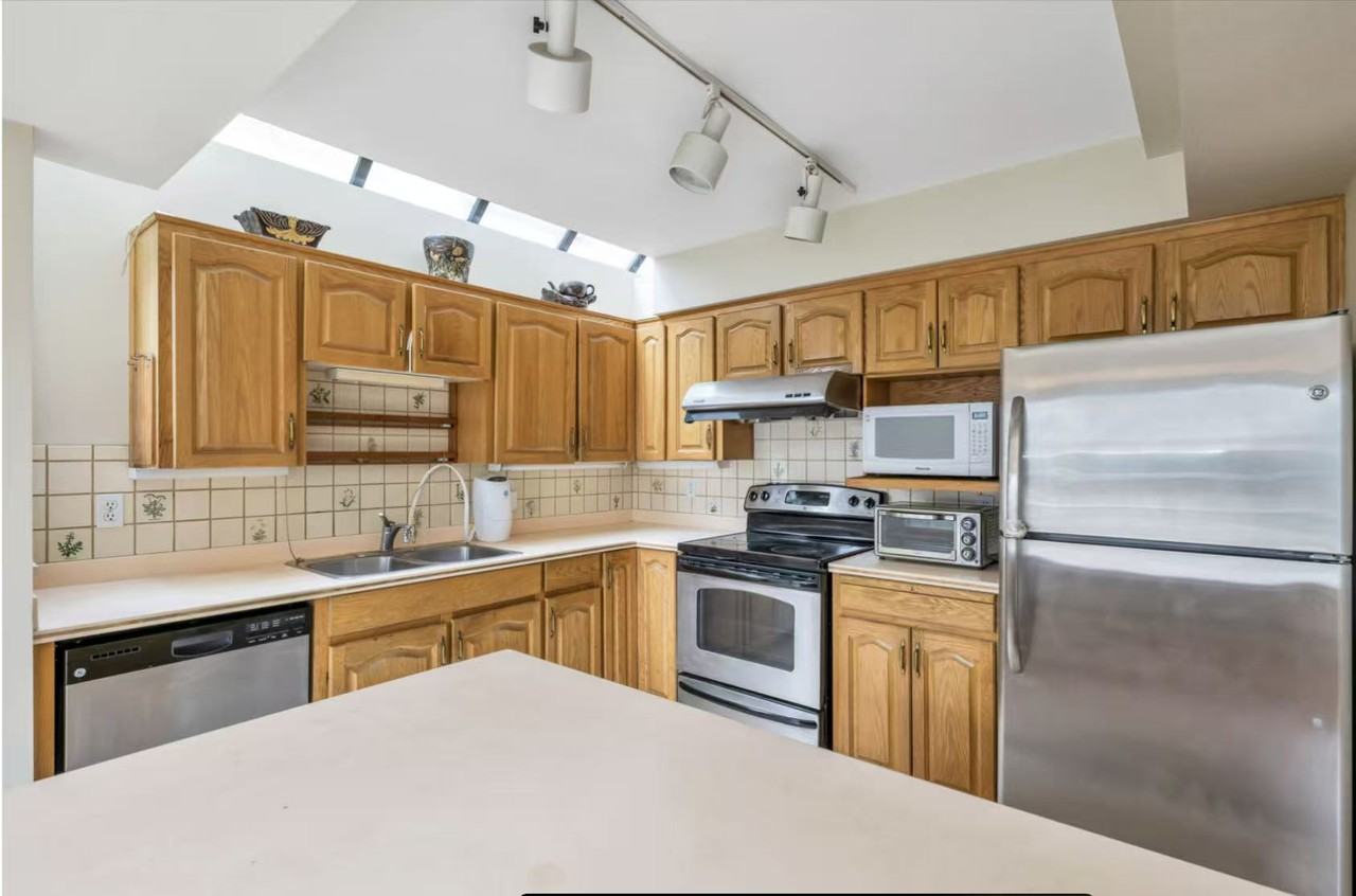 3000 West King Edward Avenue - Photo 2 of 21
