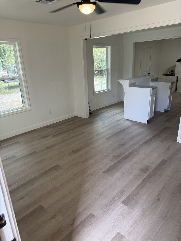 801 E Mitchell St - Photo 2 of 14