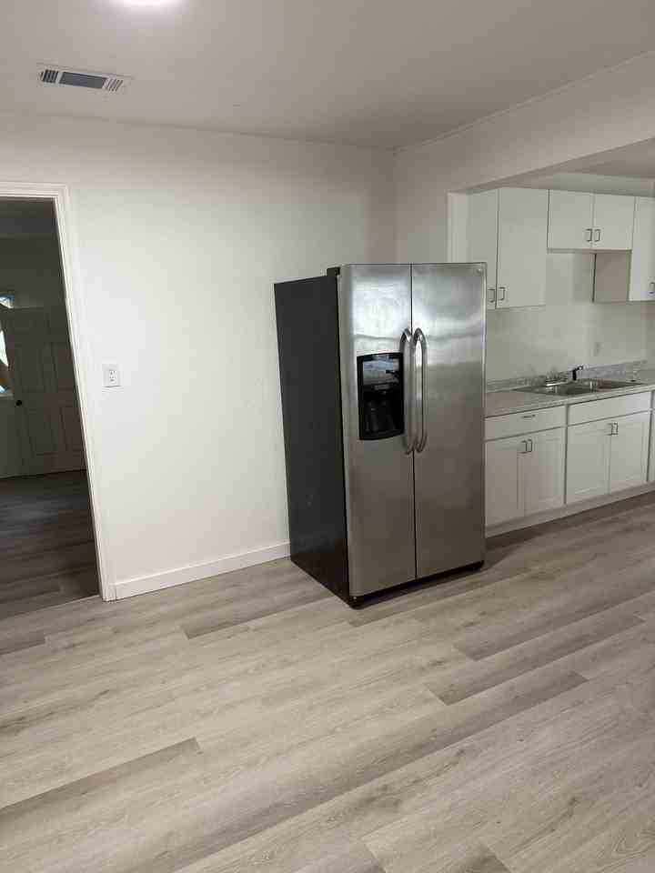 801 E Mitchell St - Photo 5 of 14