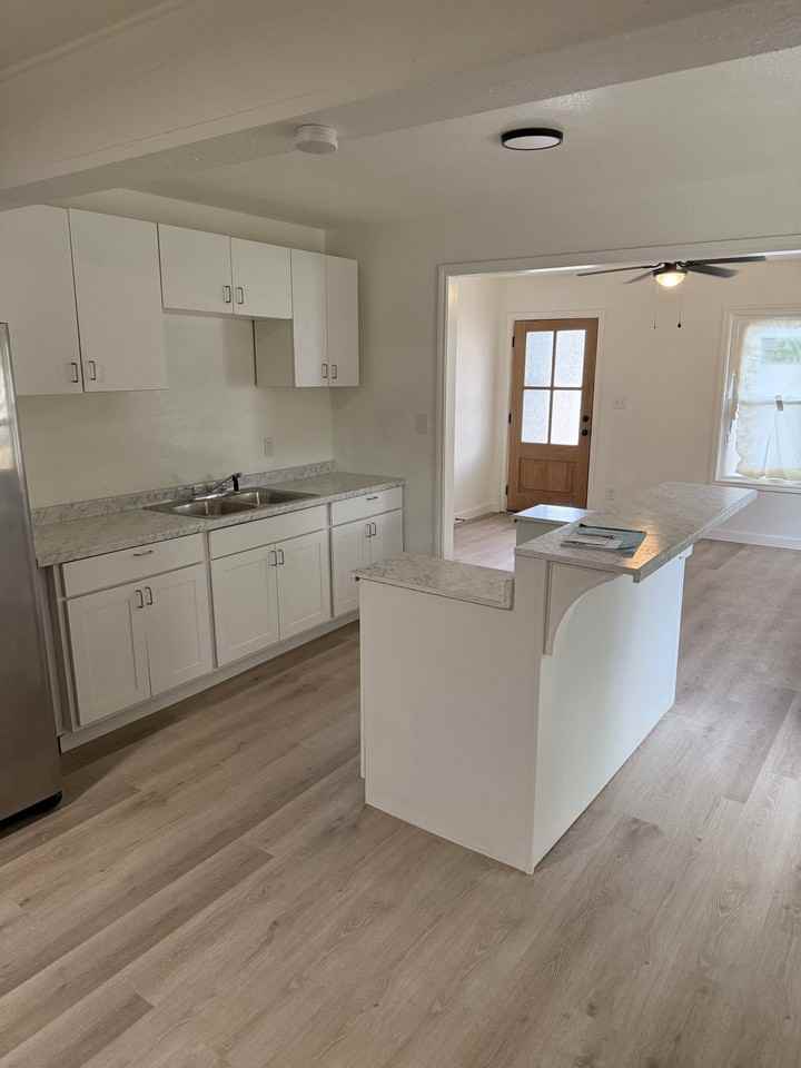 801 E Mitchell St - Photo 6 of 14