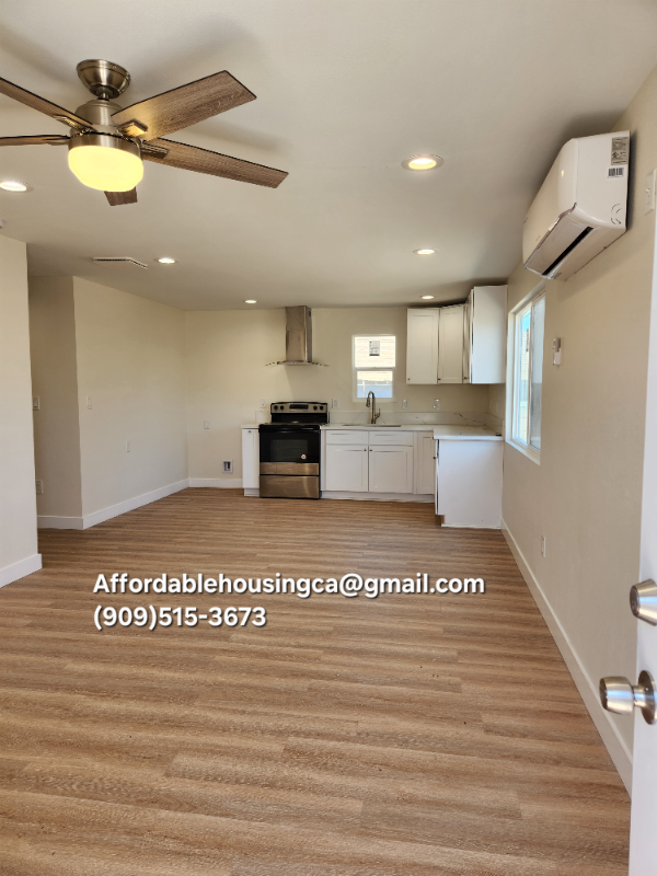 915 W 8th St #2 - Photo 2 of 19