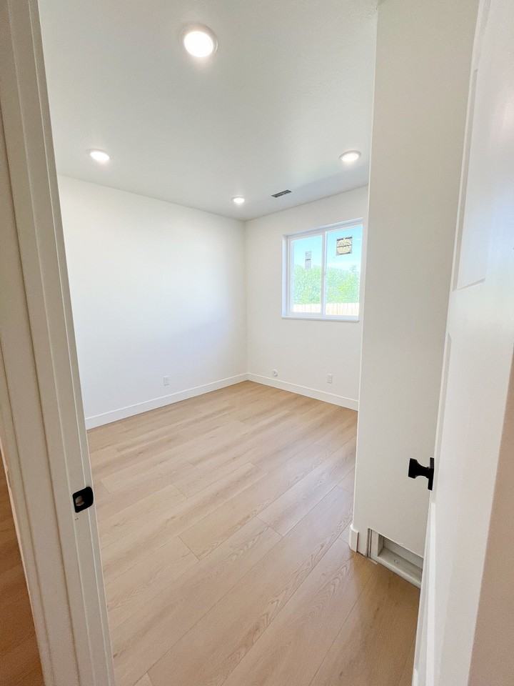 1776 E Canyon Ridge Dr - Photo 3 of 8