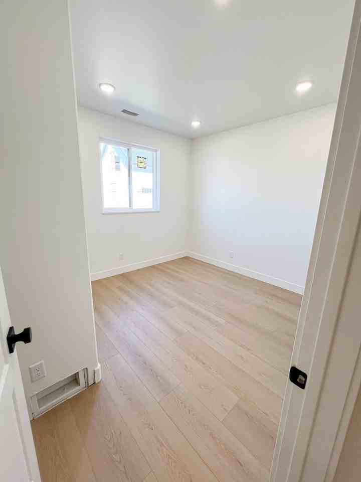 1776 E Canyon Ridge Dr - Photo 4 of 8