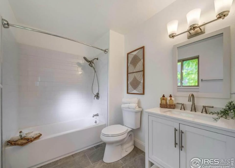 8301 Chase Dr - Photo 4 of 14
