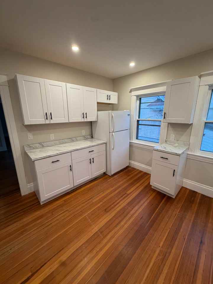68 W Notre Dame St #B - Photo 4 of 6