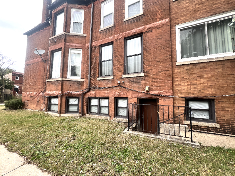 2701 E 75th Pl #G