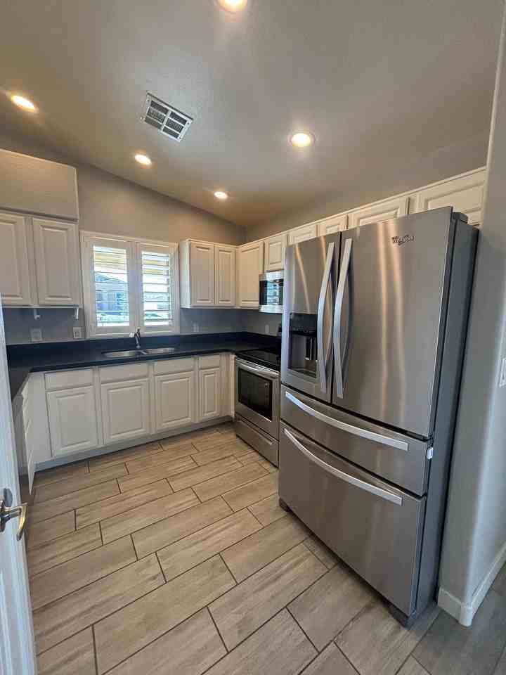 9088 W Rafael Dr - Photo 2 of 13