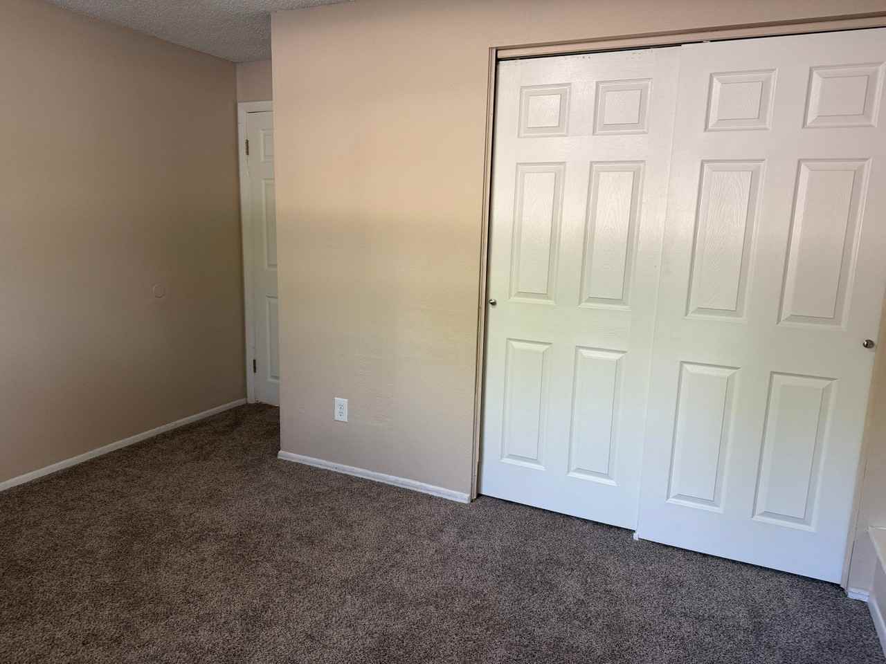4715 Scenic Cir #4 - Photo 4 of 19