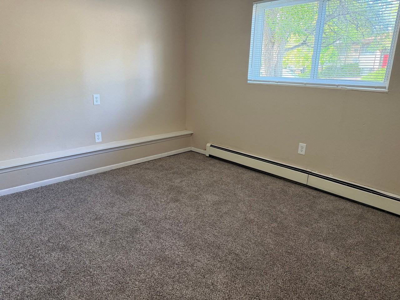 4715 Scenic Cir #4 - Photo 5 of 19