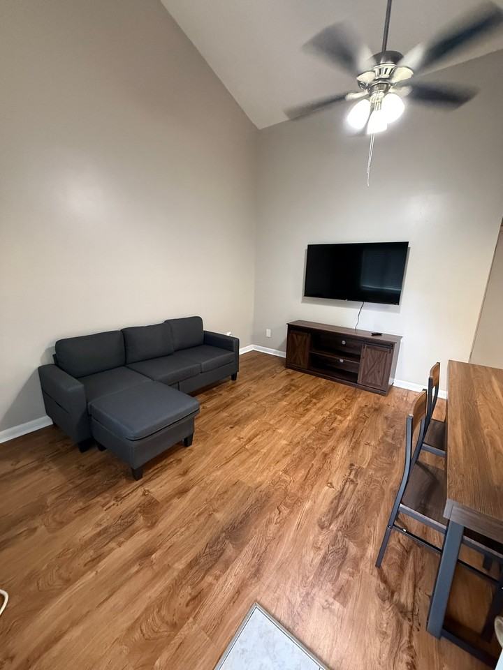 1417 Ascent Trl Nw #C - Photo 3 of 12
