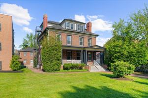 featured image of 724 Main St #3