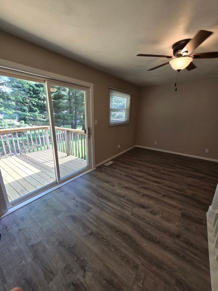 1465 E Myrtle St - Photo 2 of 14