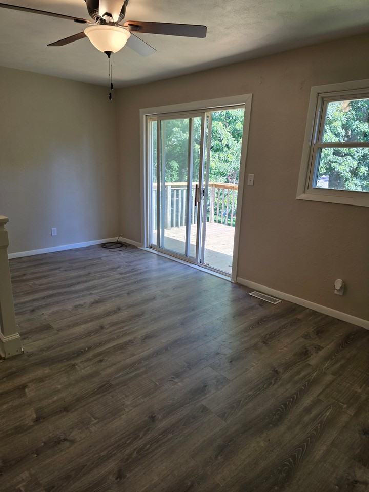 1465 E Myrtle St - Photo 3 of 14