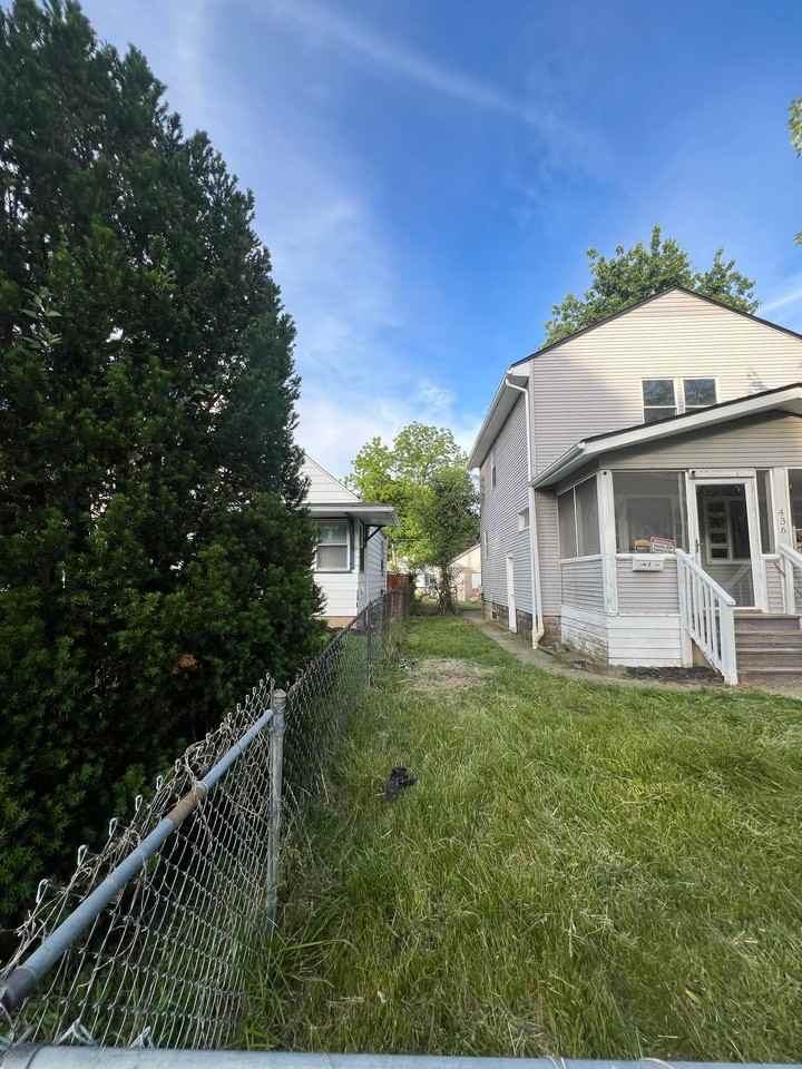 436 Catherine St - Photo 2 of 8