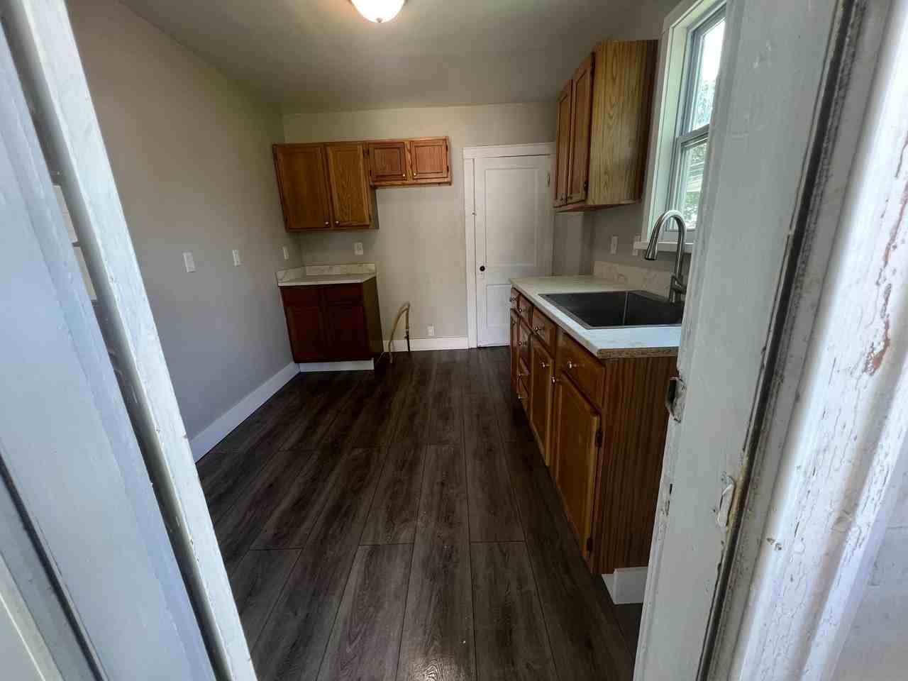 436 Catherine St - Photo 3 of 8