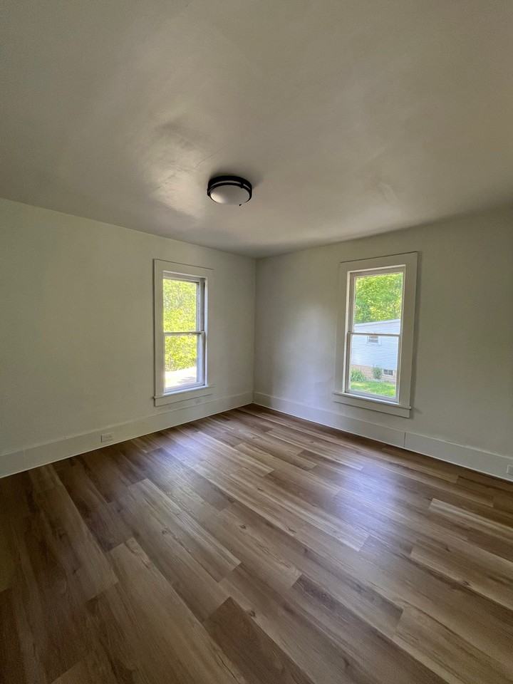 11687 Peckham St - Photo 3 of 11