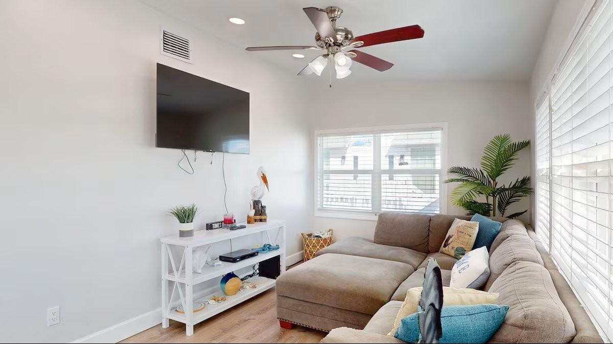 5560 Palmetto St - Photo 3 of 17