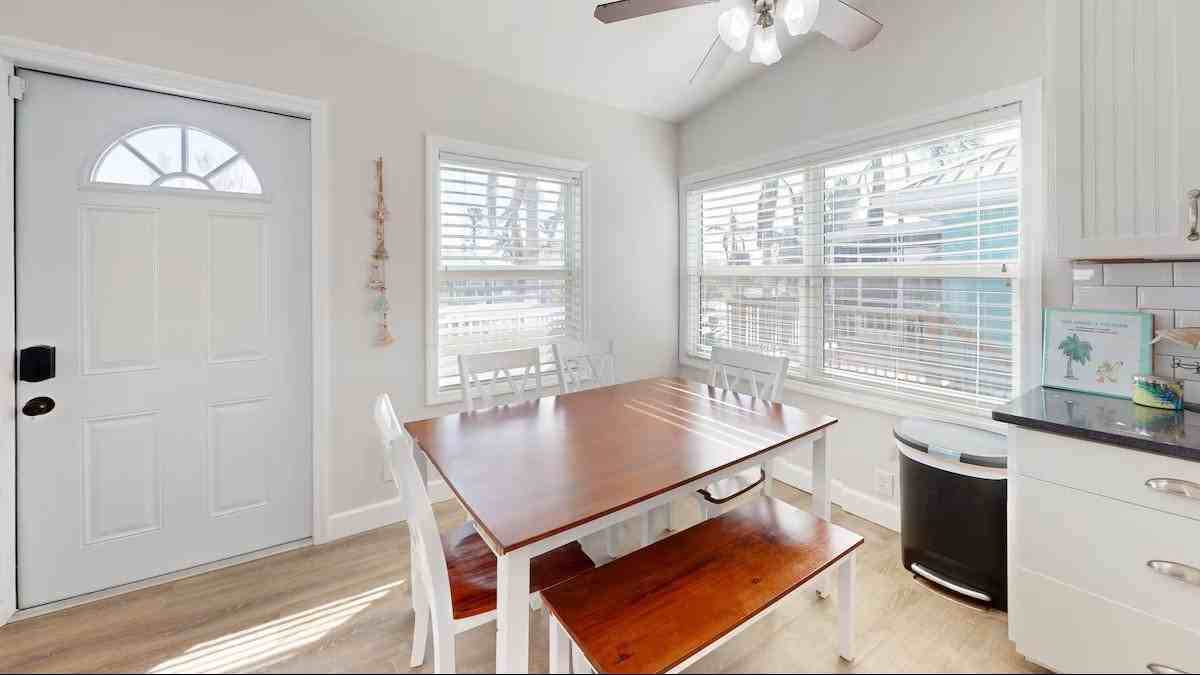 5560 Palmetto St - Photo 4 of 17