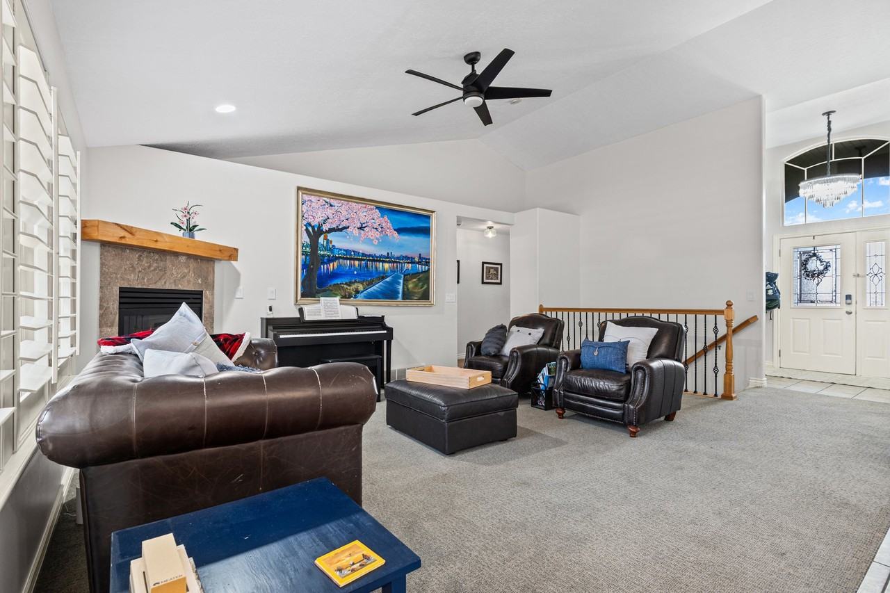 483 W Rolling Sage Way - Photo 5 of 20