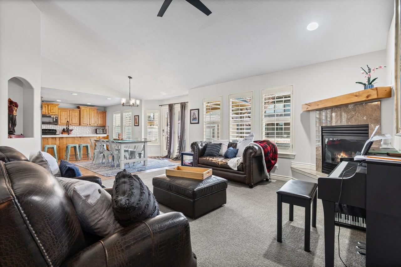 483 W Rolling Sage Way - Photo 6 of 20