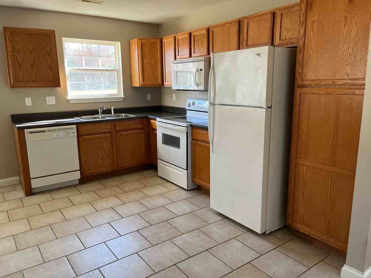 303 B St #A - Photo 4 of 8