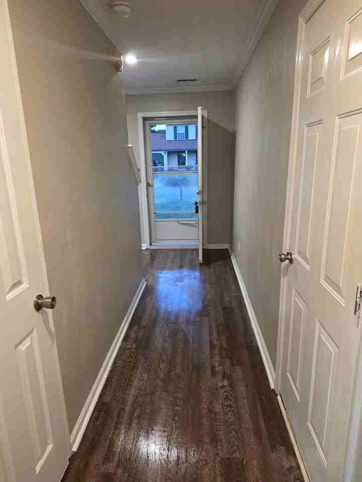 403 Judges Ct - Photo 3 of 33
