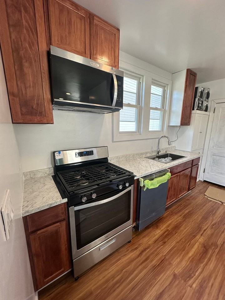 1469 Franklin St - Photo 2 of 15