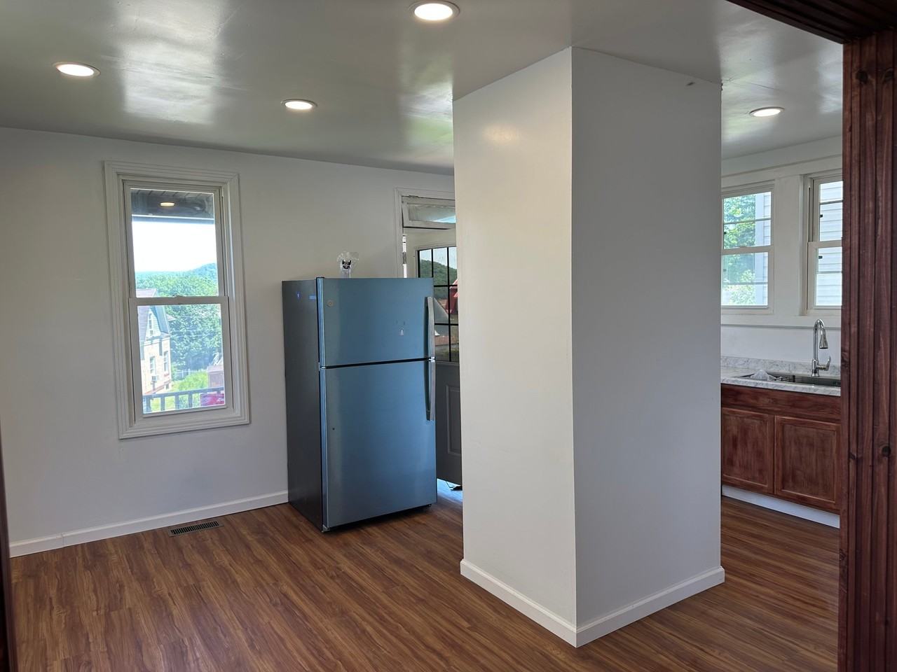 1469 Franklin St - Photo 4 of 15