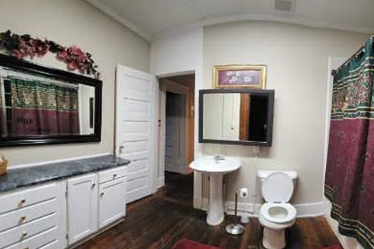 224 Greene St - Photo 4 of 18