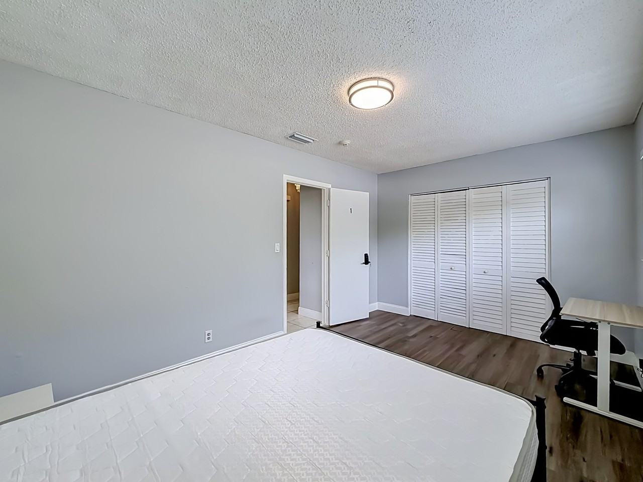 7460 Nw 16th St - Photo 3 of 8