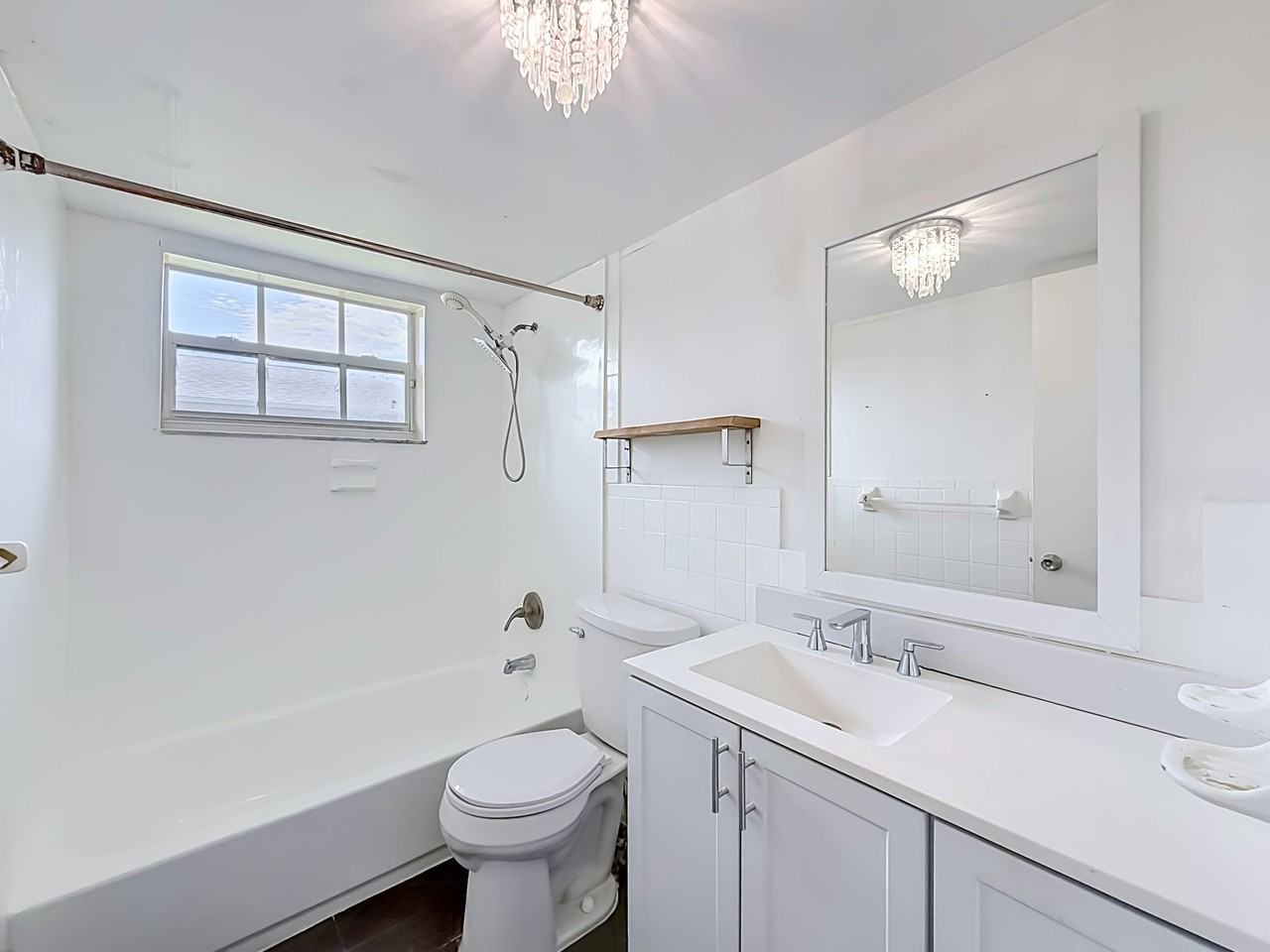 7460 Nw 16th St - Photo 4 of 8