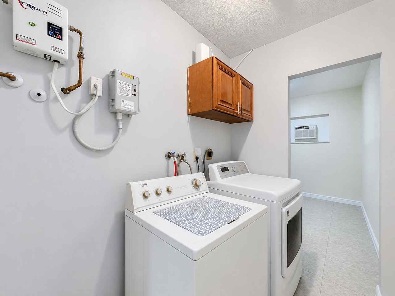 7460 Nw 16th St - Photo 7 of 8