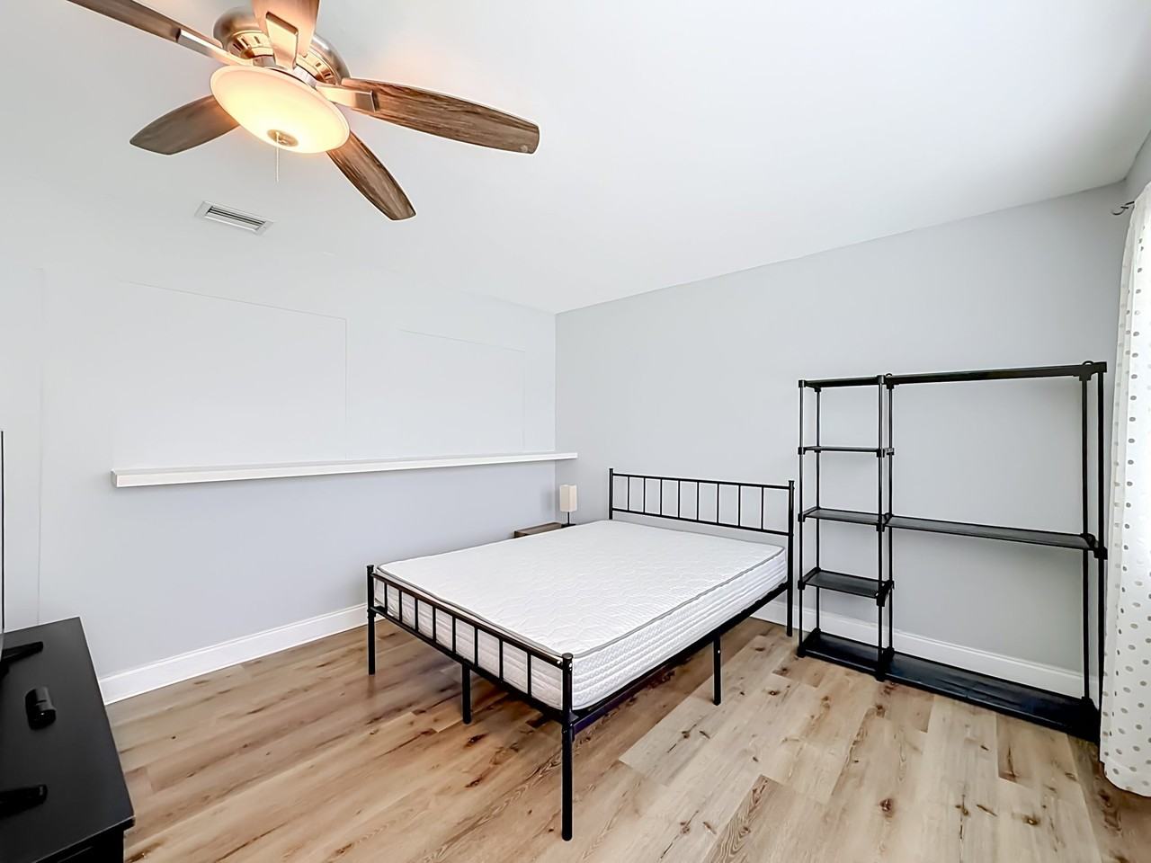 7460 Nw 16th St - Photo 2 of 13
