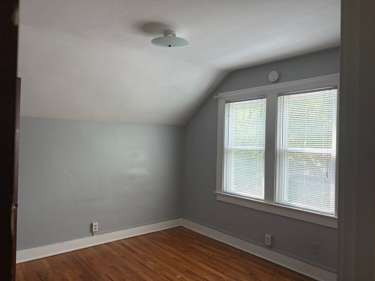 1524 Silver Creek Ave Se - Photo 3 of 20