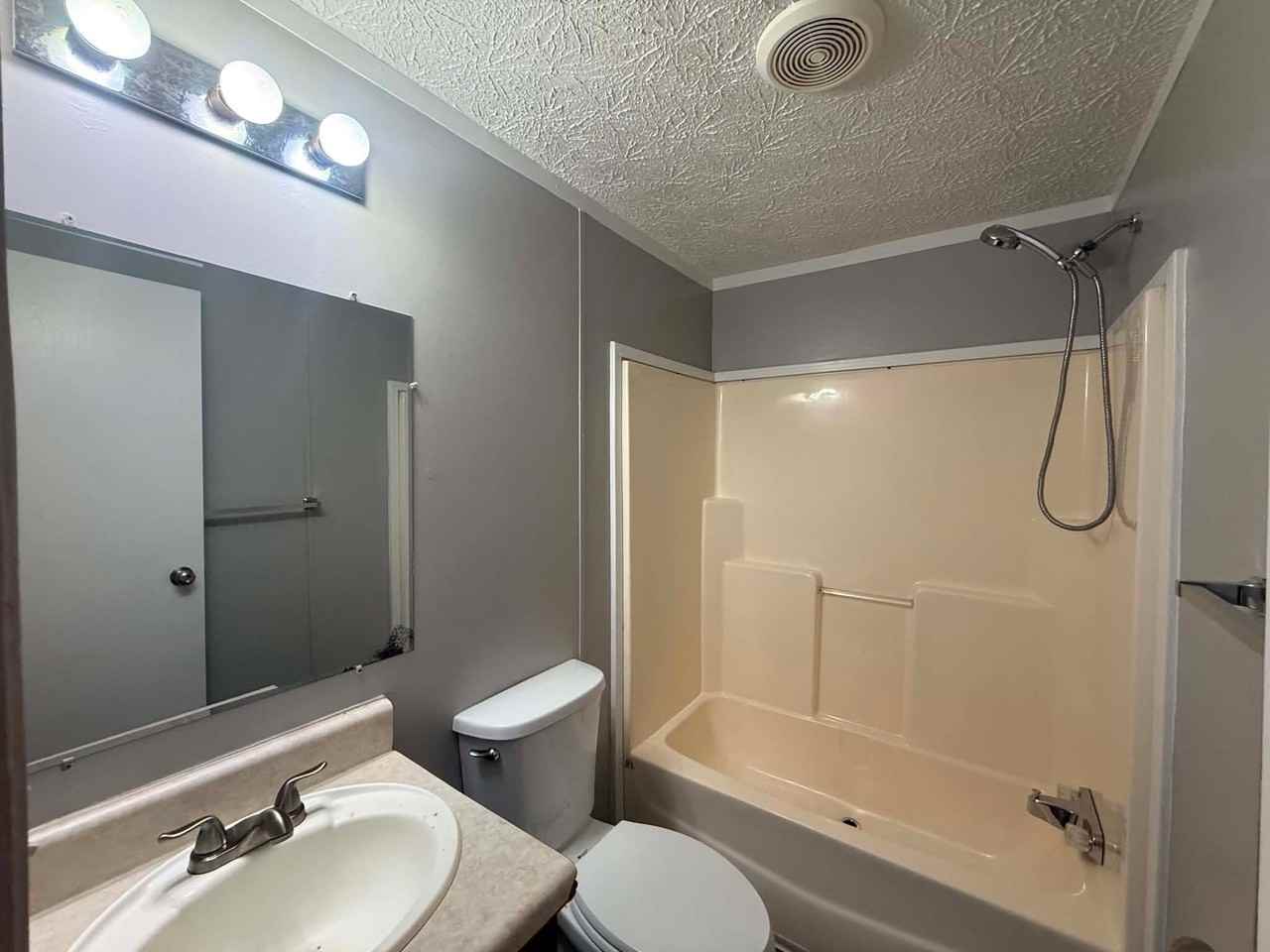 1236 N Oaklane Rd #236 - Photo 4 of 5