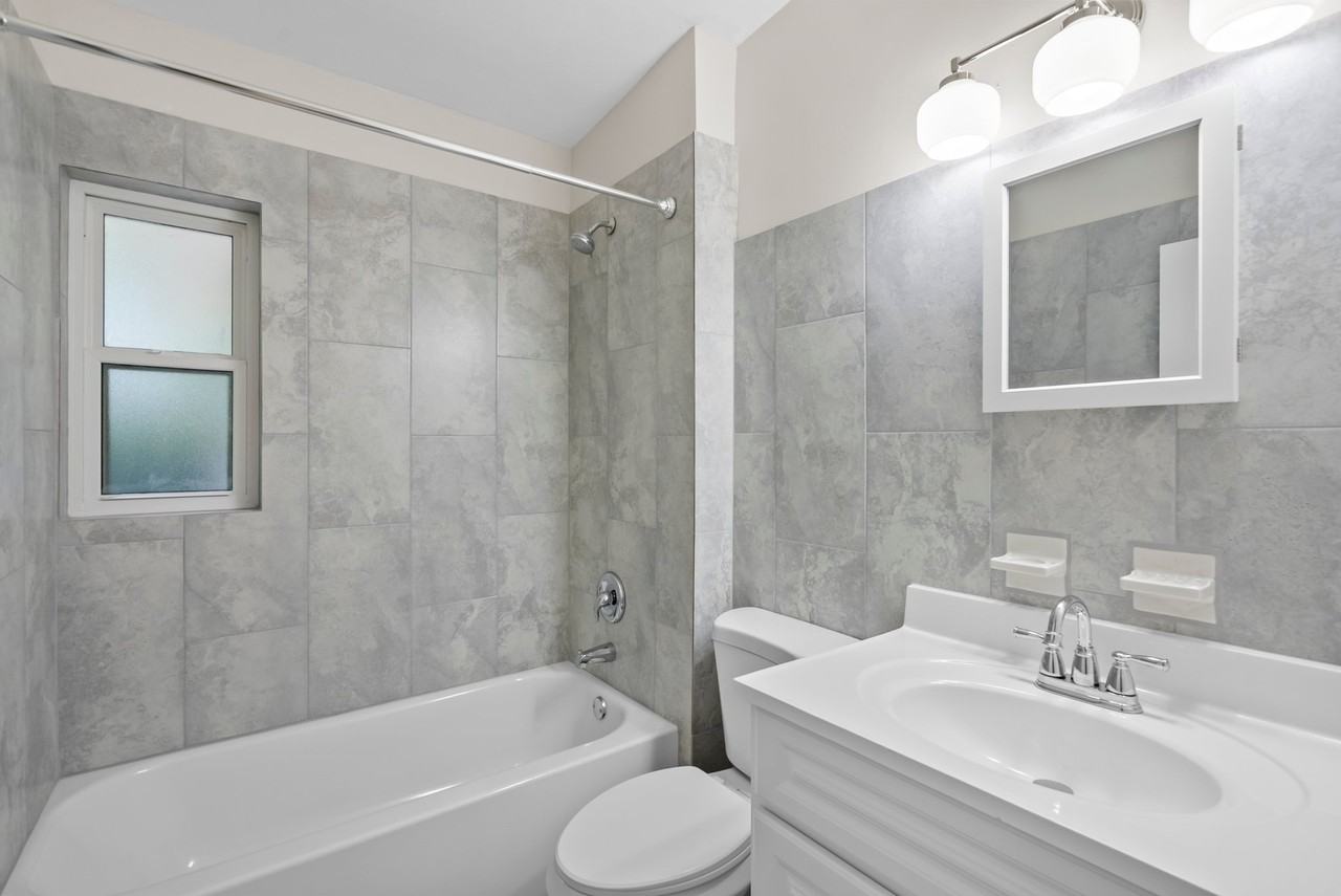 5212 N Indiana Ave - Photo 4 of 20