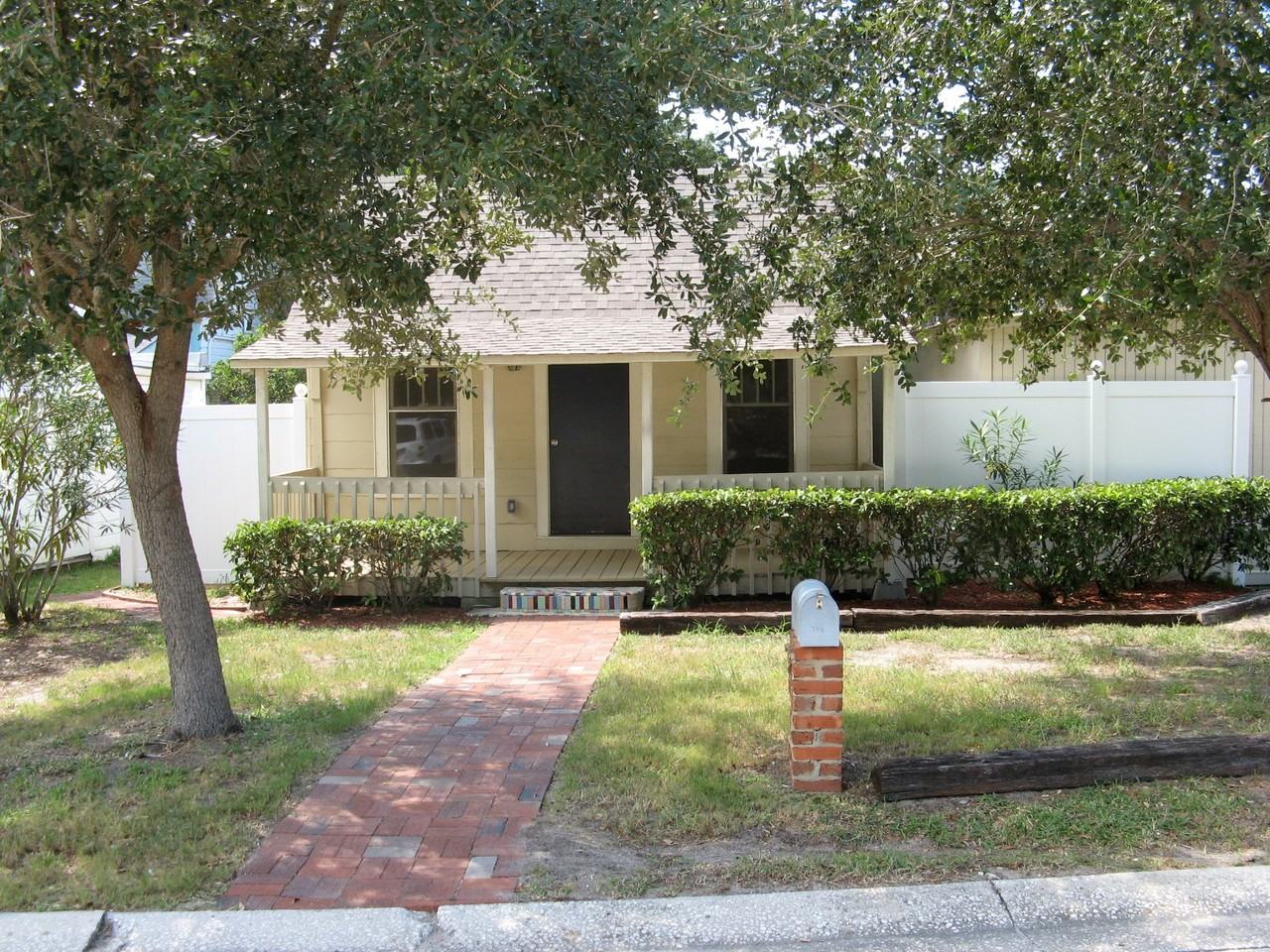 714 Railroad Ave W. #1 - Photo 3 of 5