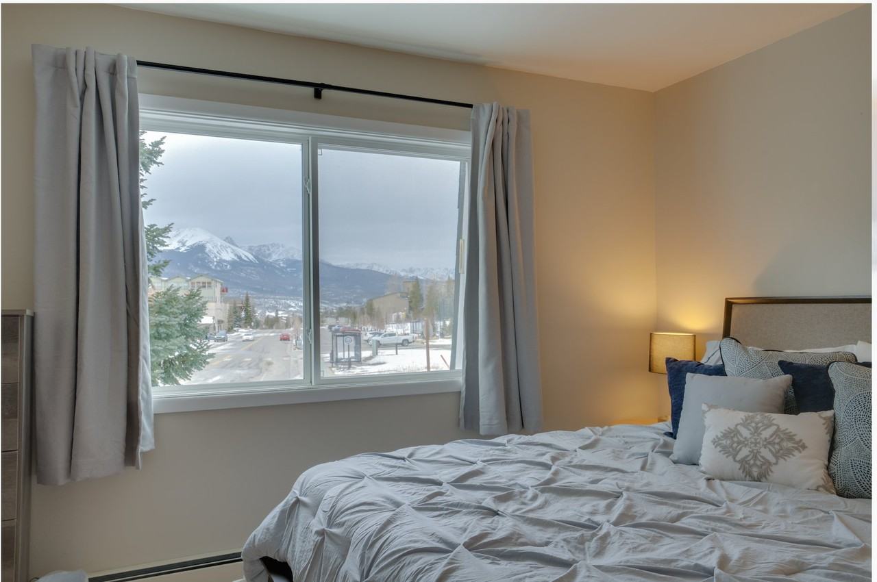 240 E La Bonte St #10 - Photo 6 of 20