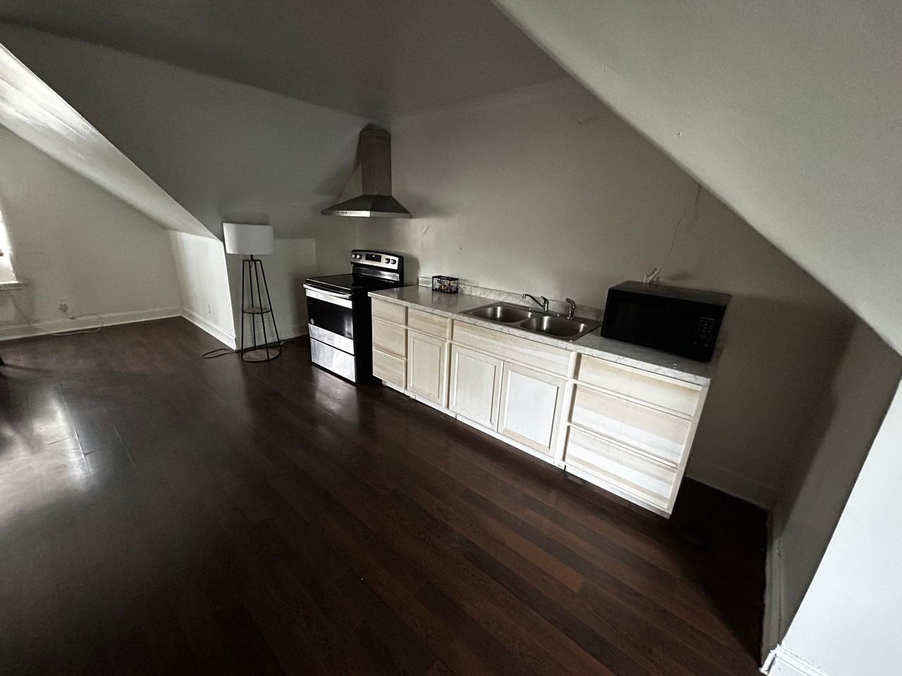 320 W Bolivar St - Photo 3 of 9