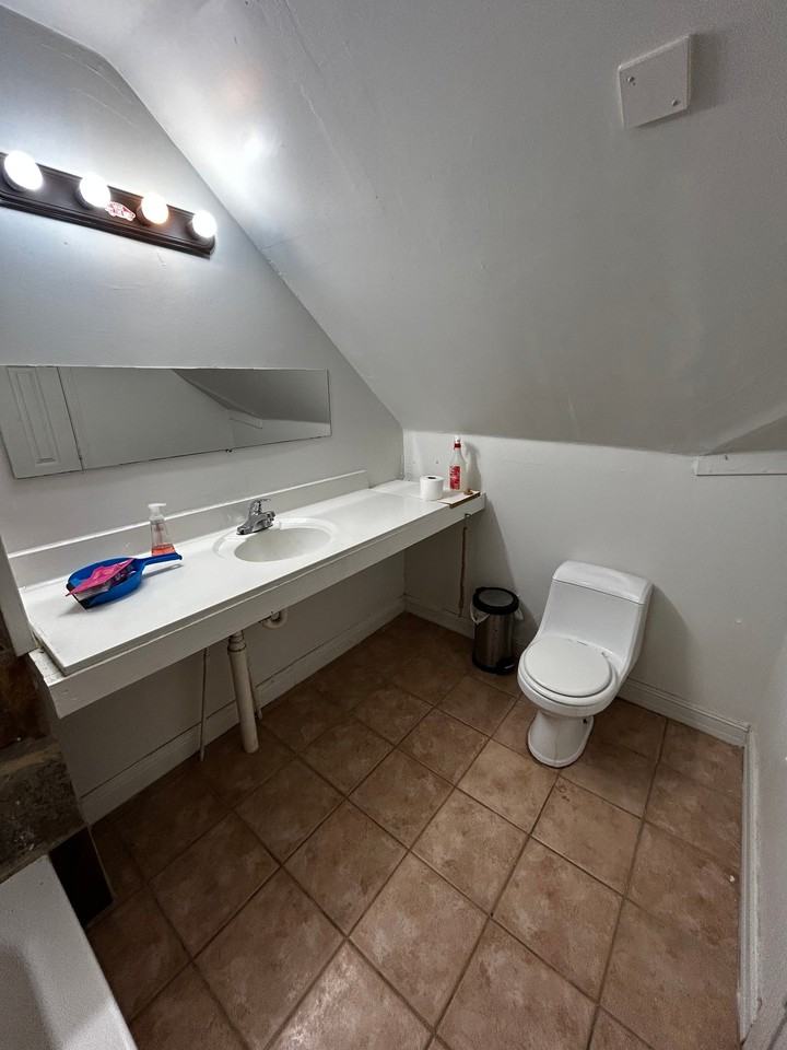 320 W Bolivar St - Photo 7 of 9