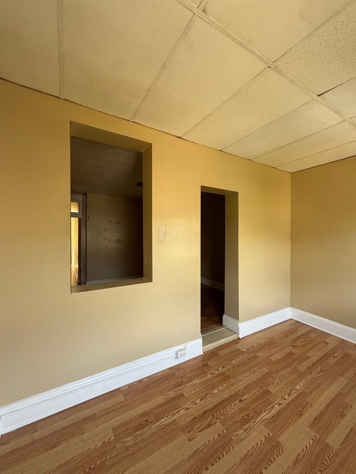 1206 Bloomingdale Rd - Photo 5 of 20
