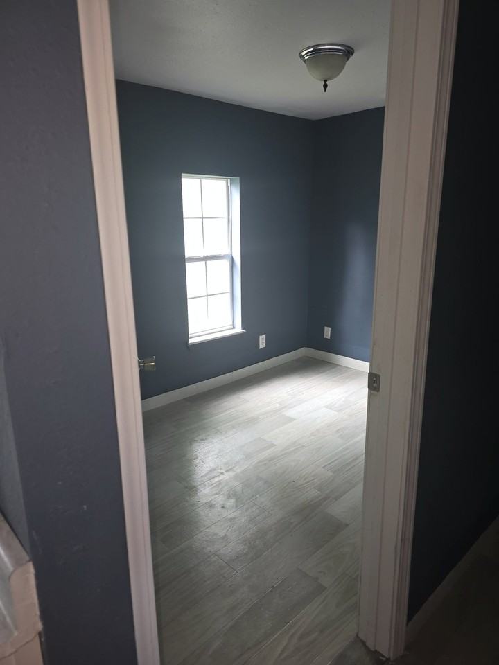579 Main St - Photo 5 of 20