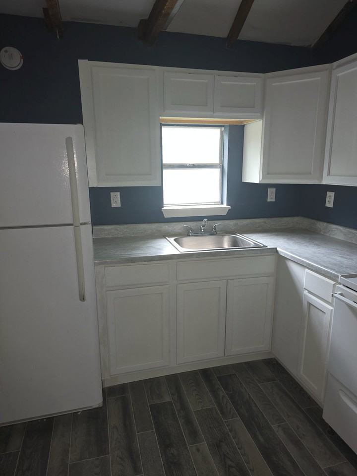 579 Main St - Photo 6 of 20