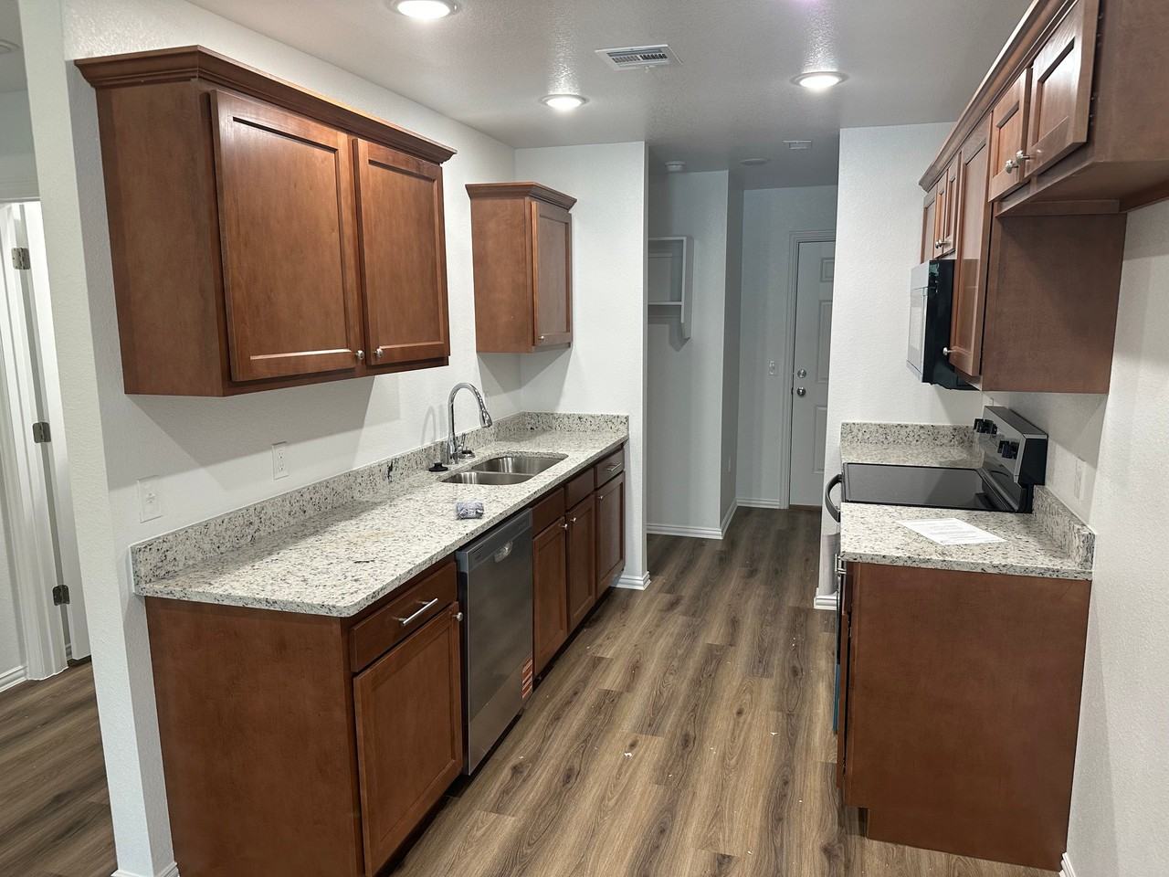 605 E Wolf St - Photo 2 of 12