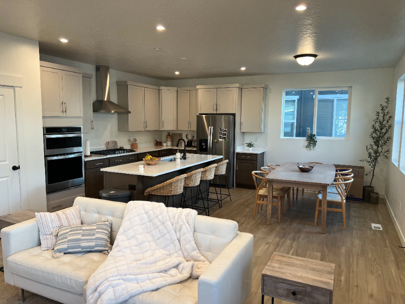 1738 Ne - Photo 2 of 2