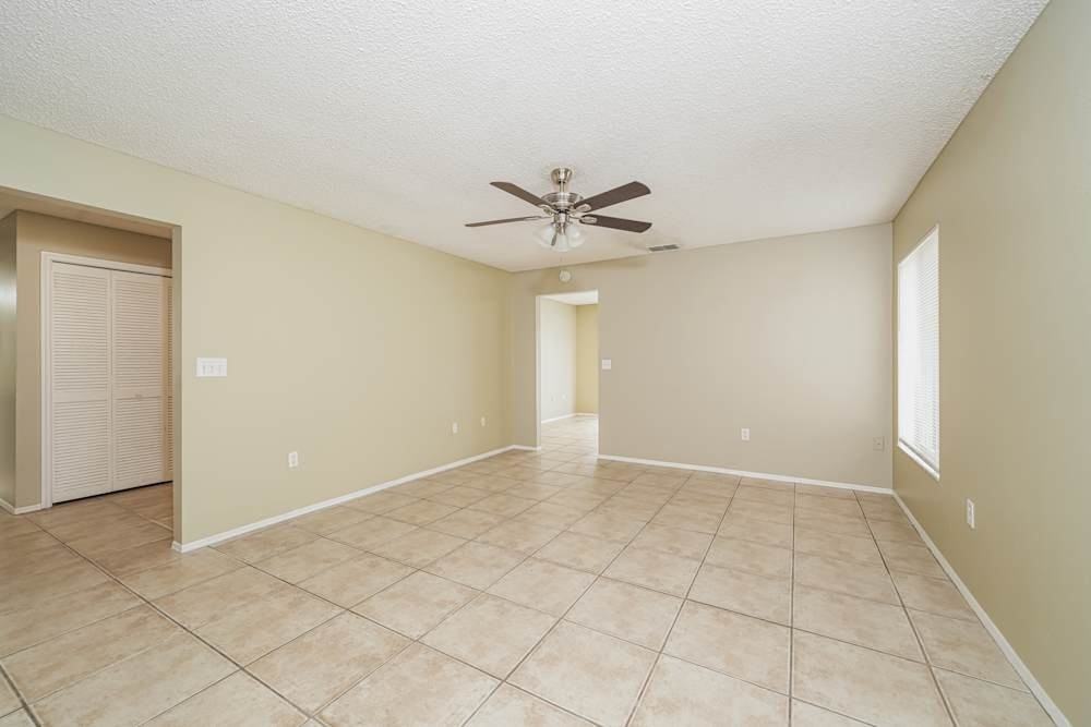2428 Edwards Ln - Photo 2 of 9