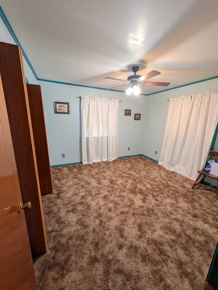 2832 Creekview Dr - Photo 3 of 9
