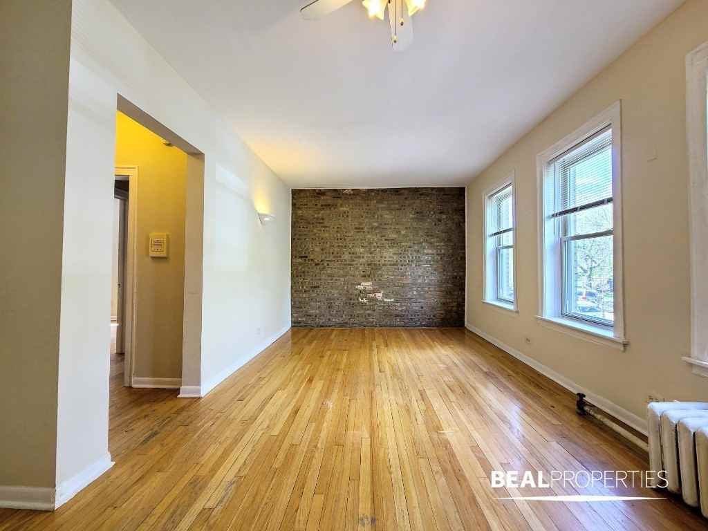 4235 N Paulina St - Photo 2 of 9