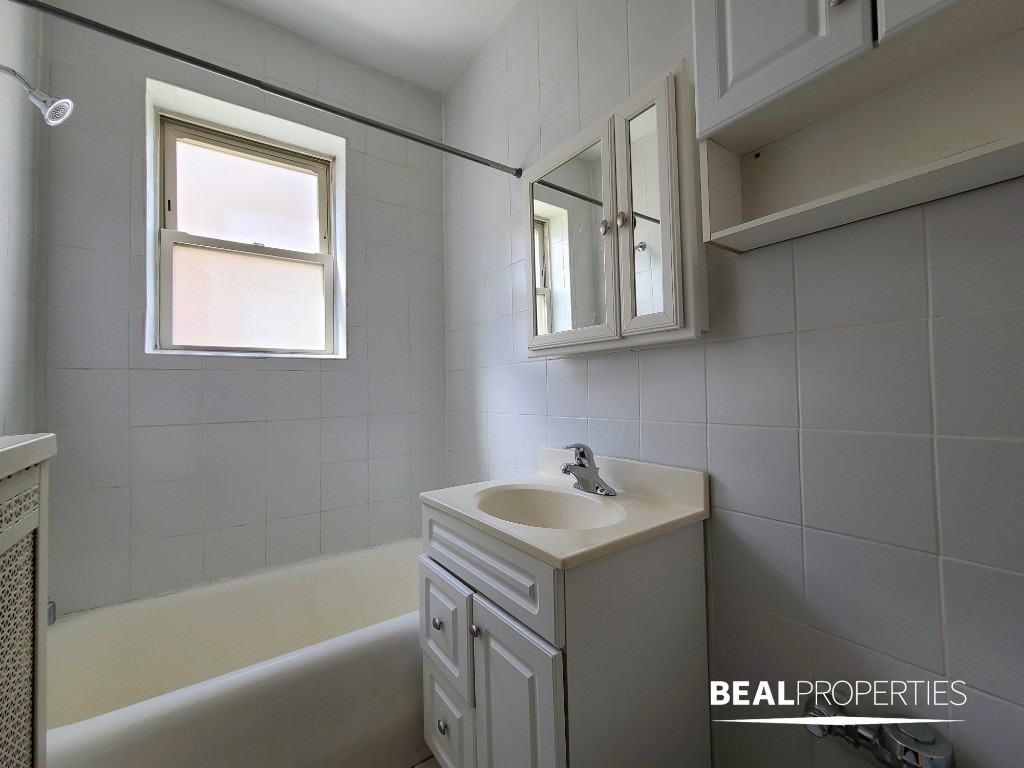4235 N Paulina St - Photo 7 of 9